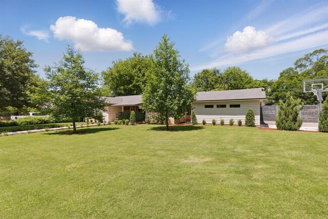 Building Photo - 6010 Nasco Dr