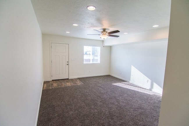 Building Photo - THE LOCHS! Gorgeous Townhome