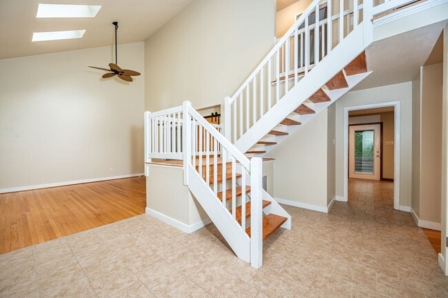 Building Photo - Exceptional Contemporary Features Privacy and a Scenic Back Yard.