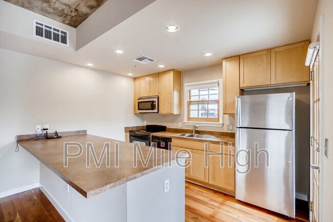 Building Photo - 275 S Harrison St