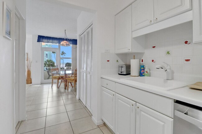 Building Photo - 220 Seaview Ct