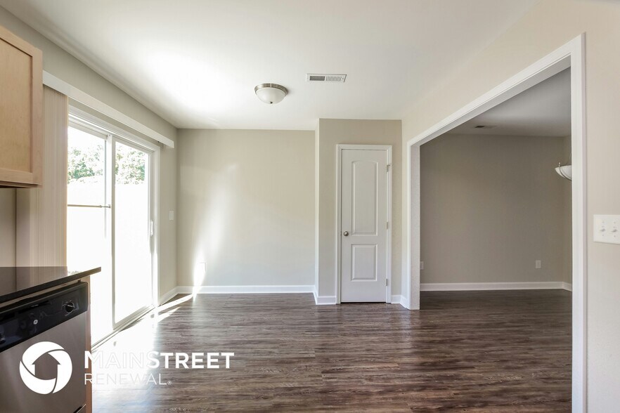 Building Photo - 510 Rogers Lake Rd E