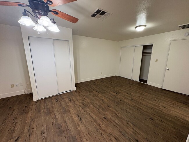 Building Photo - Spacious SE Tulare Home Near Shopping Cent...