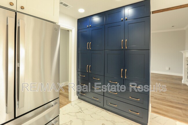 Building Photo - 57 Taylor Dr