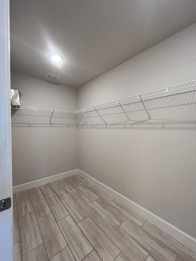 Building Photo - 2567 Averland Lp