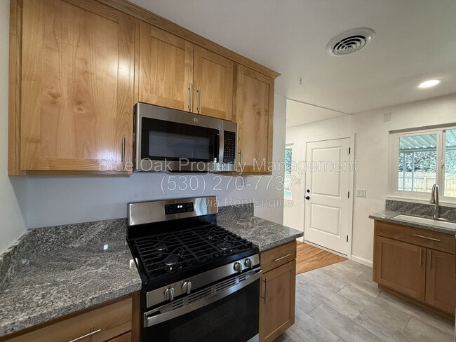Building Photo - 847 Nancy Ln
