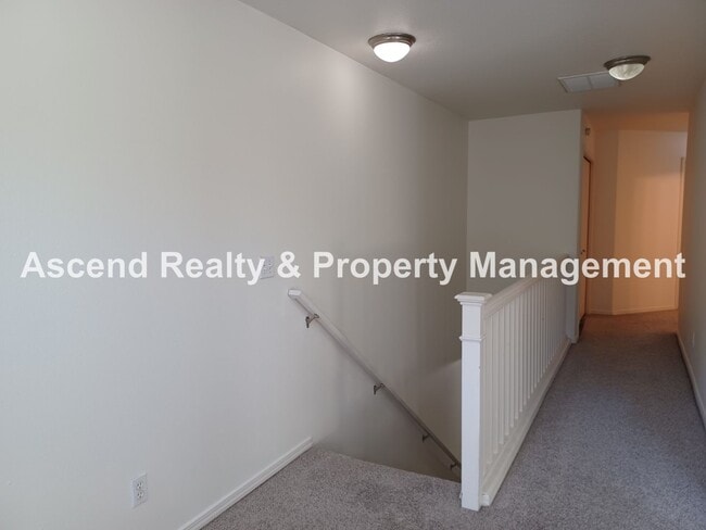 Building Photo - Lower Pirce! 3 Bed Townhome 1 Car Garage Backs to Greenspace Close to Parks, Intel, Nike, Columbi...