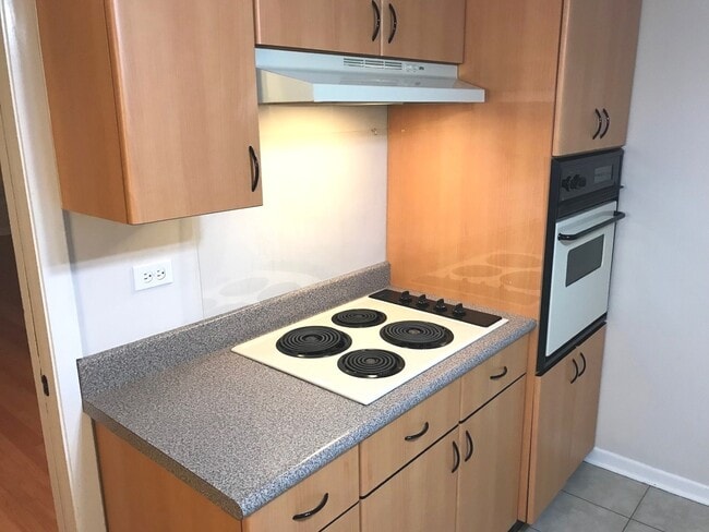 Building Photo - 819 Tomawadee Dr