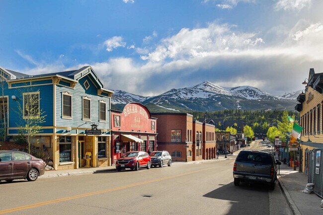 Building Photo - 600 South Park Avenue