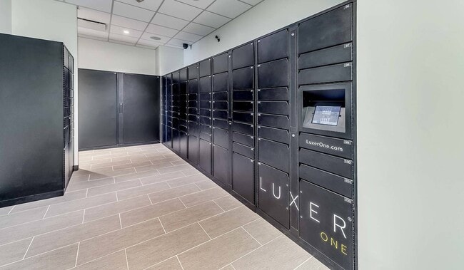 Building Photo - 2233 S Highland Ave