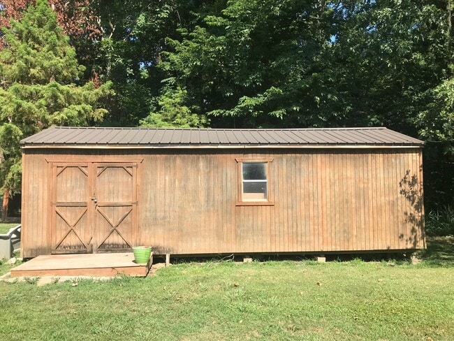 Building Photo - Completely Remodeled Home on a Dead End Road