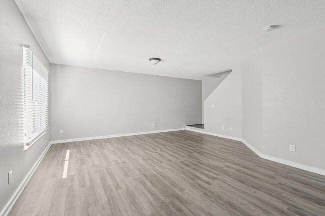 Building Photo - 7402 E Bank Dr