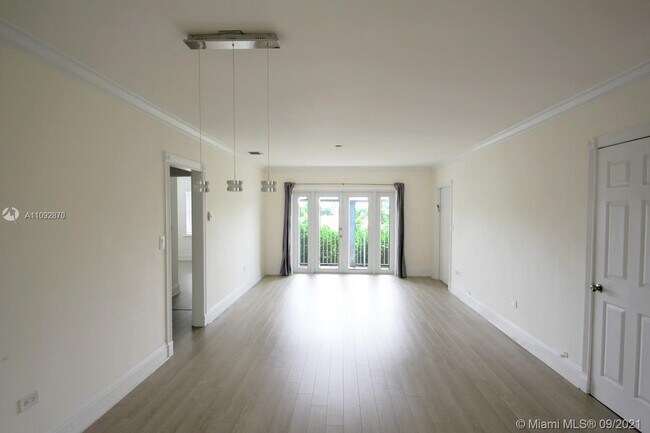 Building Photo - 8951 Harding Ave