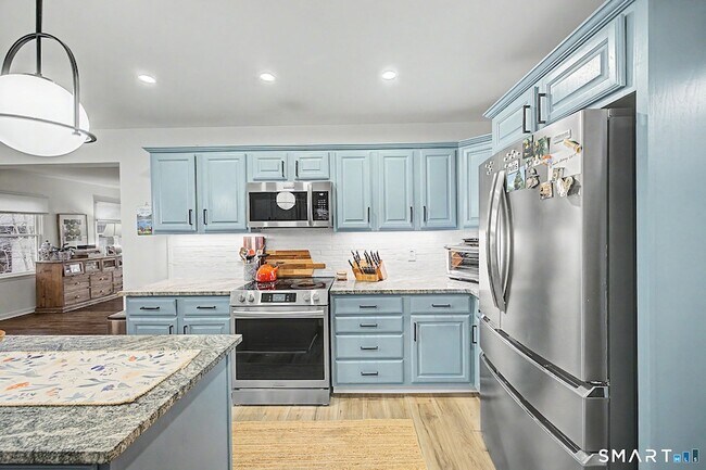 Building Photo - 14 Shore Rd