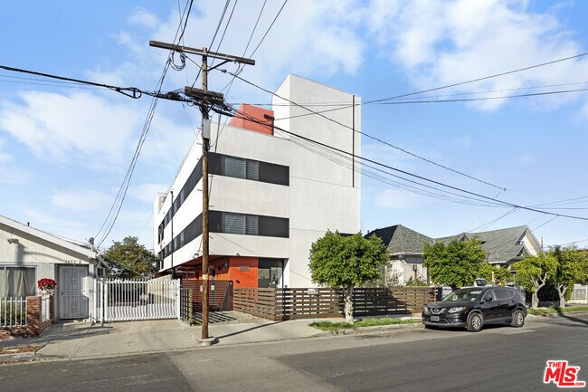 Building Photo - 1229 S Kingsley Dr