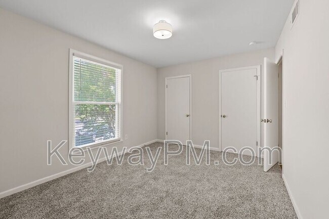 Building Photo - 1030 Carriage Dr