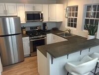 Building Photo - 464 Serpentine Dr
