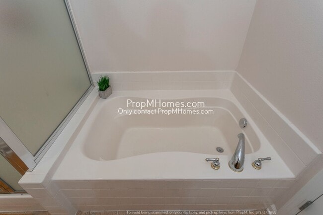 Building Photo - Four Bedroom Home with Amazing Views in Bull Mountain!