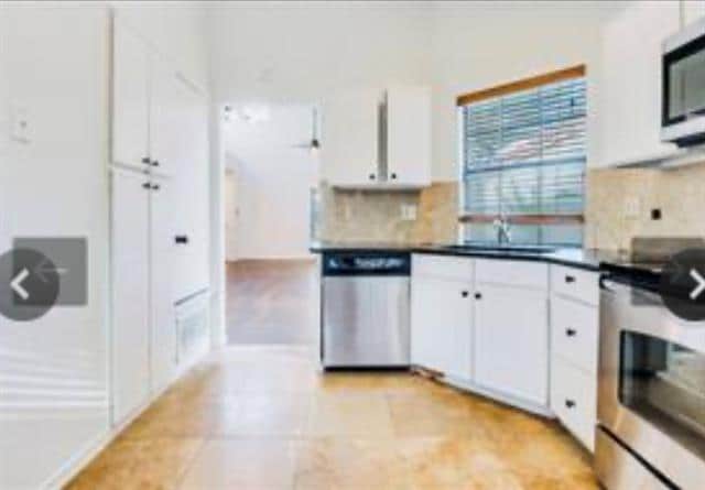 Building Photo - 625 Fiesta Cir