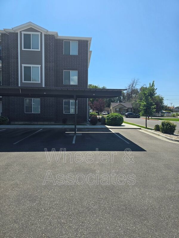 Building Photo - 154 7th St