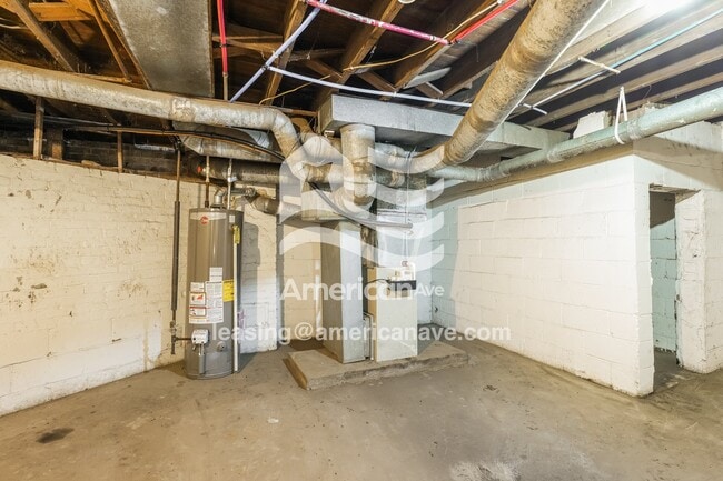 Building Photo - 743 Diamond Ave