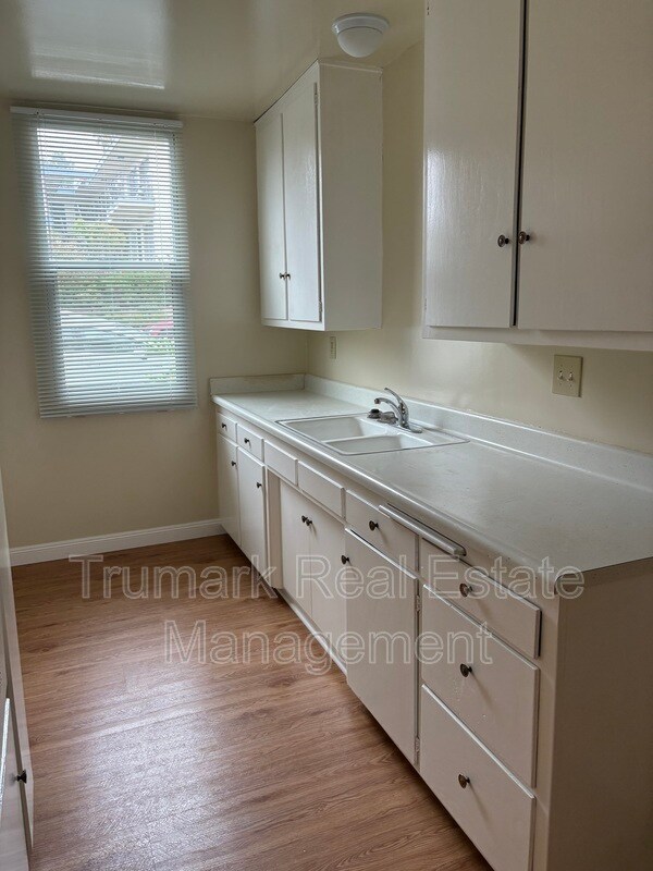 Building Photo - 3830 Orangedale Ave