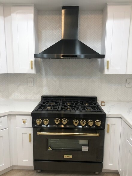 Luxury oven - 1412 N Crescent Heights Blvd