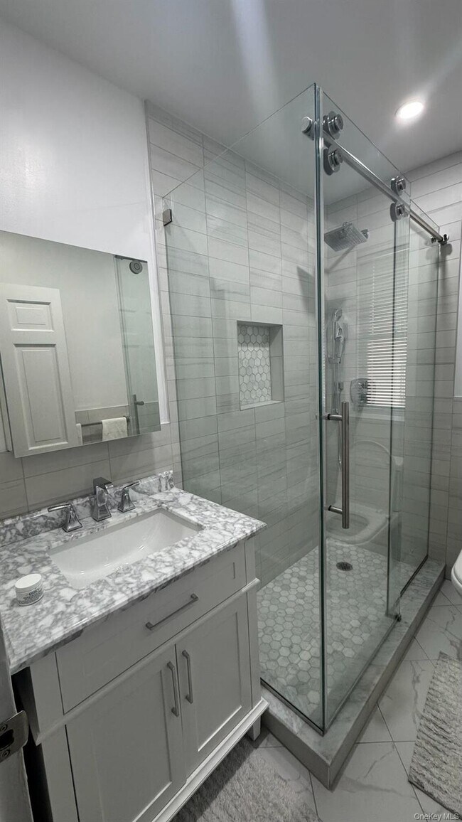 Building Photo - 305 Sixth Ave