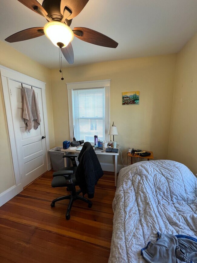 Building Photo - 332 Beacon St