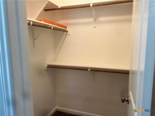 Building Photo - 1127 Kiskadee Branch Dr