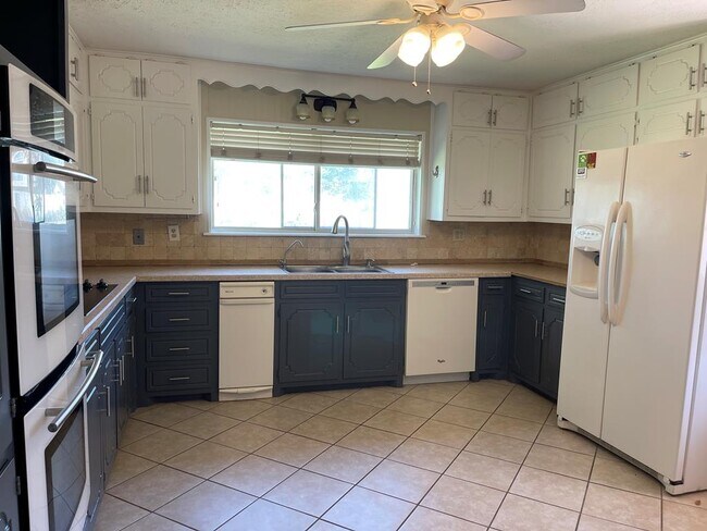 Building Photo - 6209 Glenhaven Dr