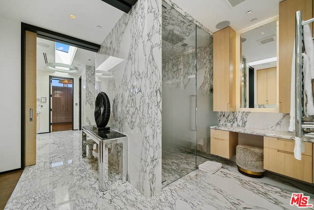 Building Photo - 809 N Rexford Dr