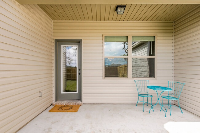 Building Photo - 2800 S Roth Ave