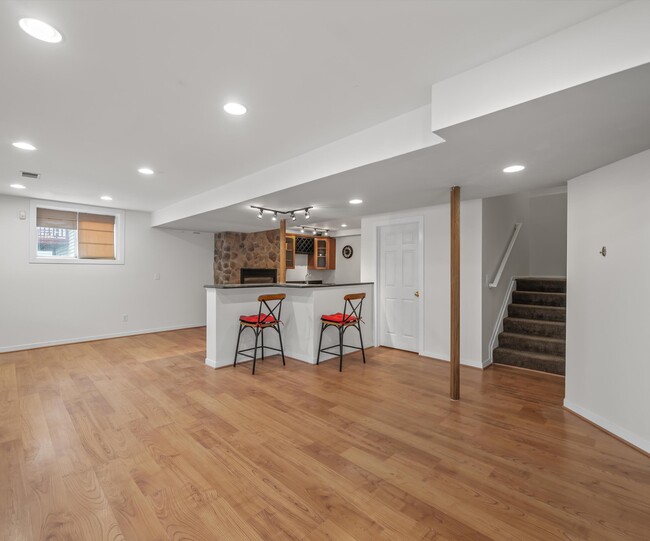 Building Photo - 1696 Reserve Ct