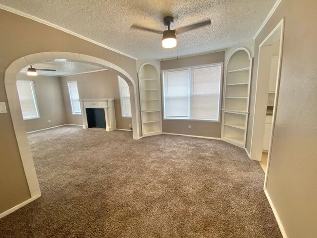 Building Photo - PRE LEASING NOW - AVAILABLE 8/15