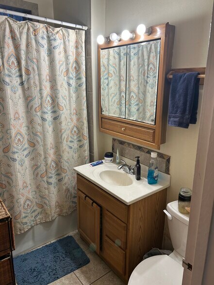 Building Photo - 541 W Wrightwood Ave