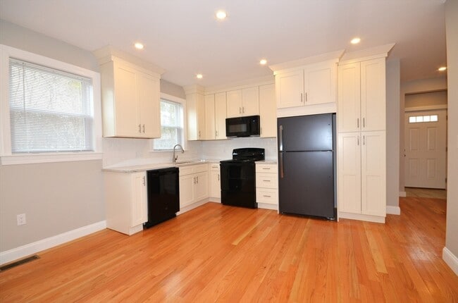 Building Photo - 18 Eaton Ave