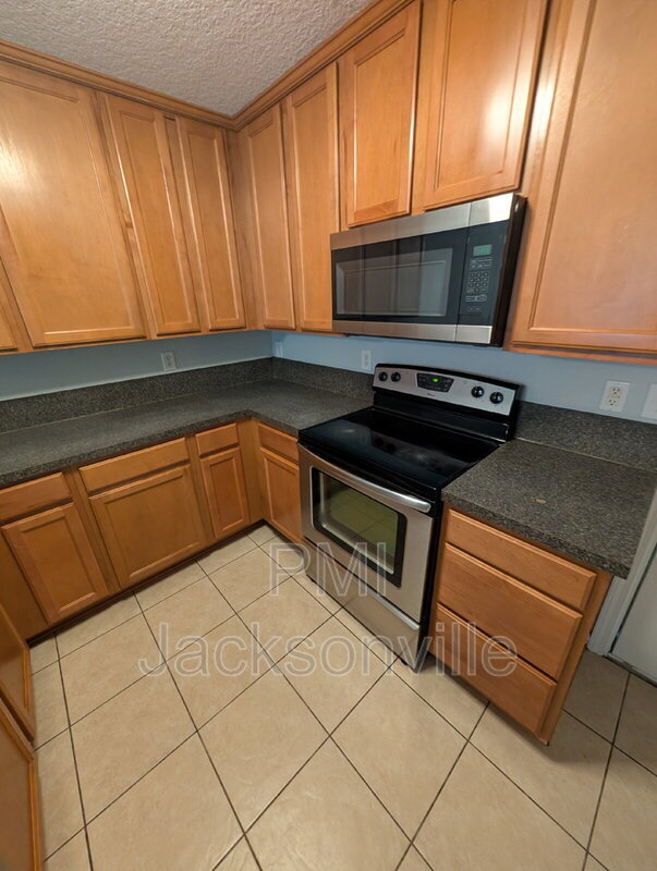 Building Photo - 1048 N Black Cherry Dr