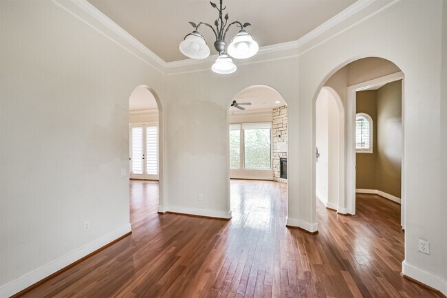 Building Photo - 11025 Robin Hood Ct