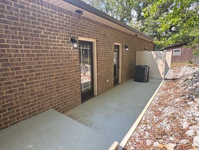 Building Photo - 513 Westend Cir
