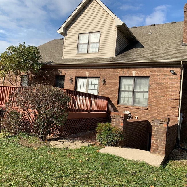 Building Photo - 4204 Nutmeg Dr
