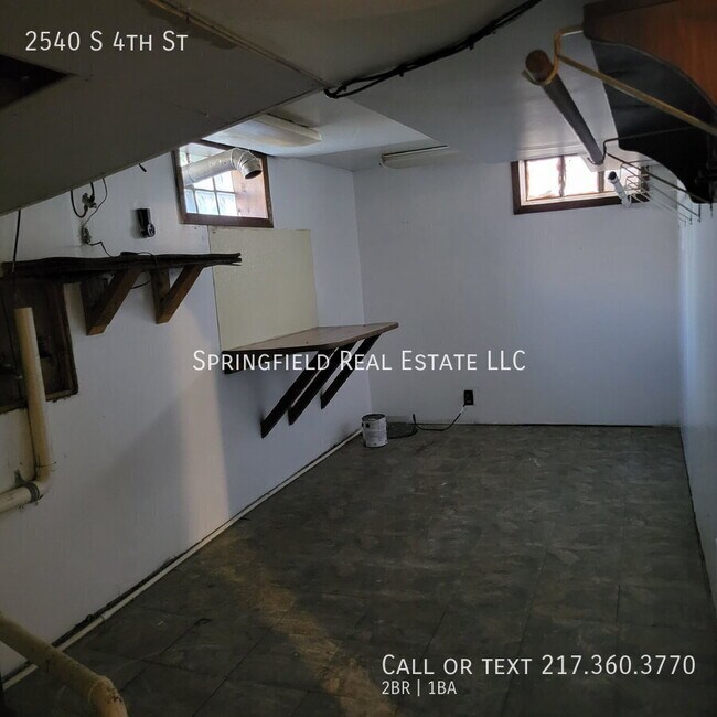 Building Photo - 2540 S 4th St