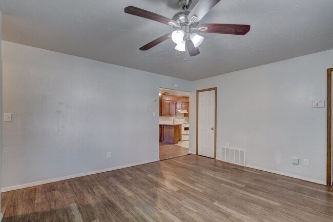 Building Photo - 3 Bed 2 Bath in Del City- Judy Dr is back!