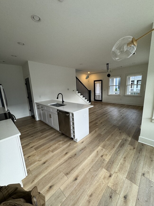 Building Photo - 509 Rosedale Ave