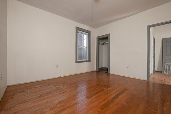Building Photo - 76 Aldine St