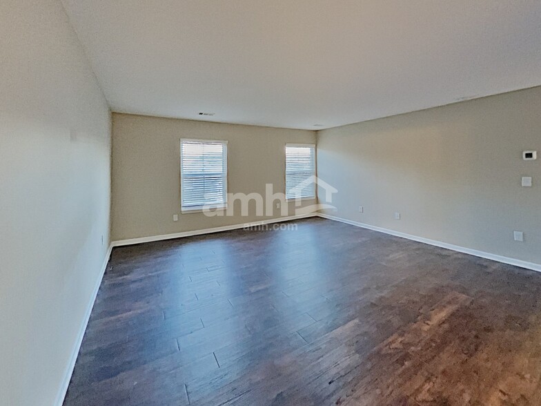 Building Photo - 822 Commerce Trl