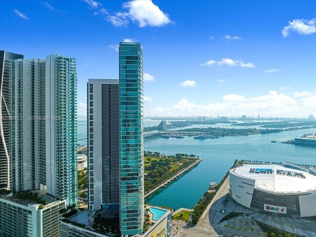 Building Photo - 900 Biscayne Blvd