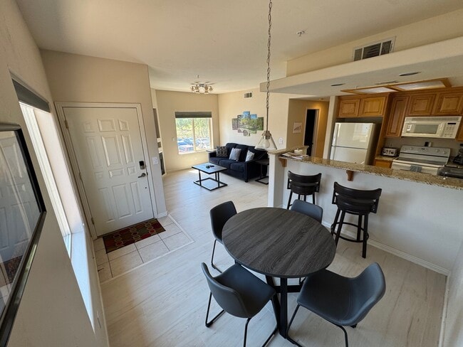 Building Photo - 400 Paradise Pky