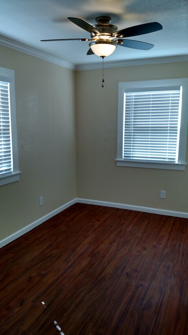 Building Photo - 225 Southlook Ave