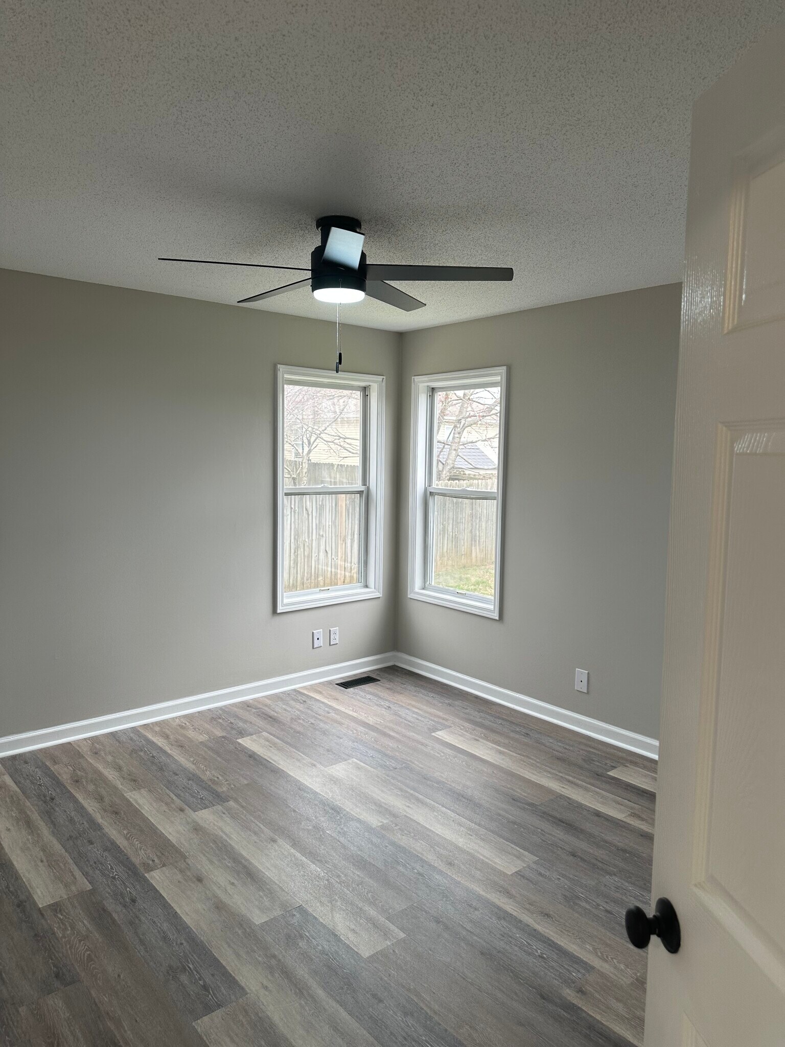 PRIMARY BEDROOM - 259 Grassmire Dr